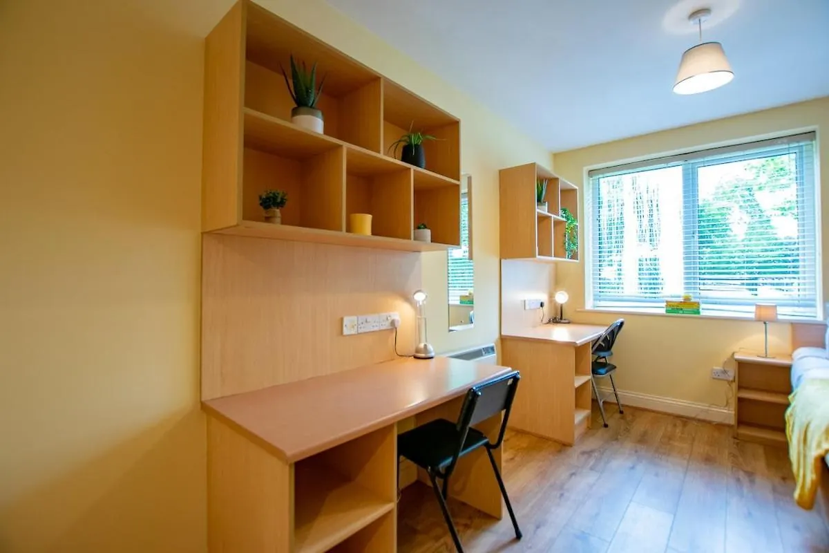 Superb 2 Bed Apartment, Sleeps 6 Galway
