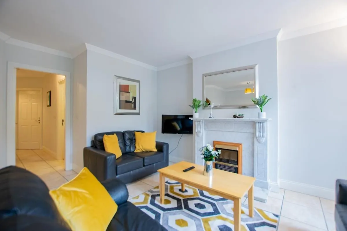 Superb 2 Bed Apartment, Sleeps 6 Galway 0*,  Ireland