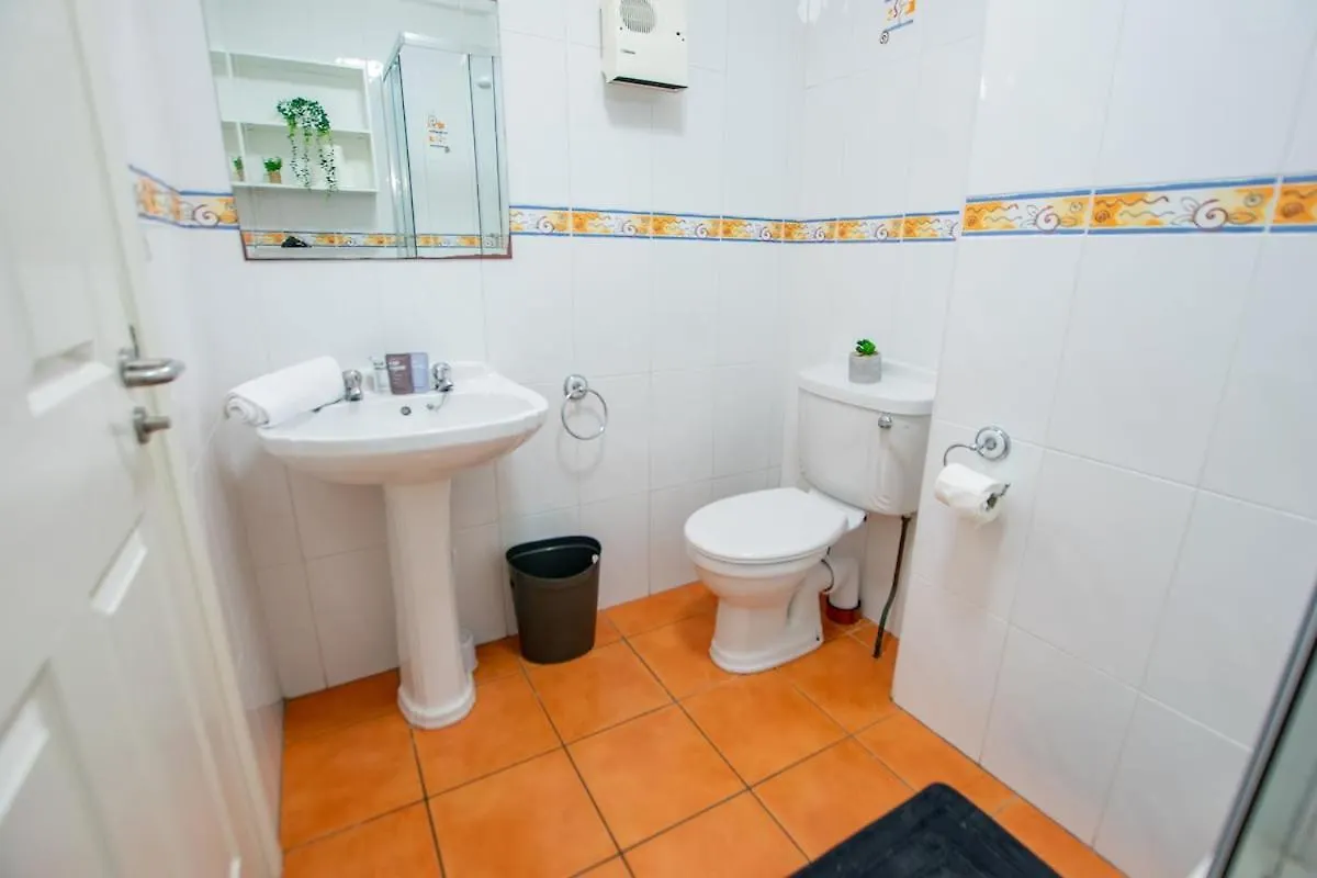 Apartment Superb 2 Bed Apartment, Sleeps 6 Galway