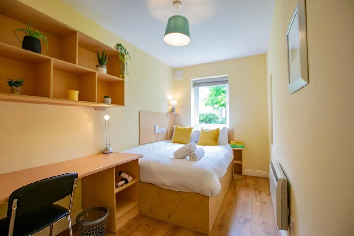Apartment Superb 2 Bed Apartment, Sleeps 6 Galway Ireland