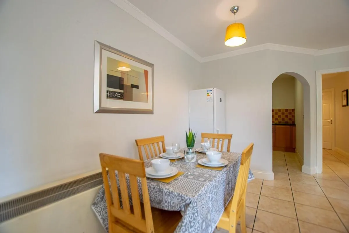 Superb 2 Bed Apartment, Sleeps 6 Galway