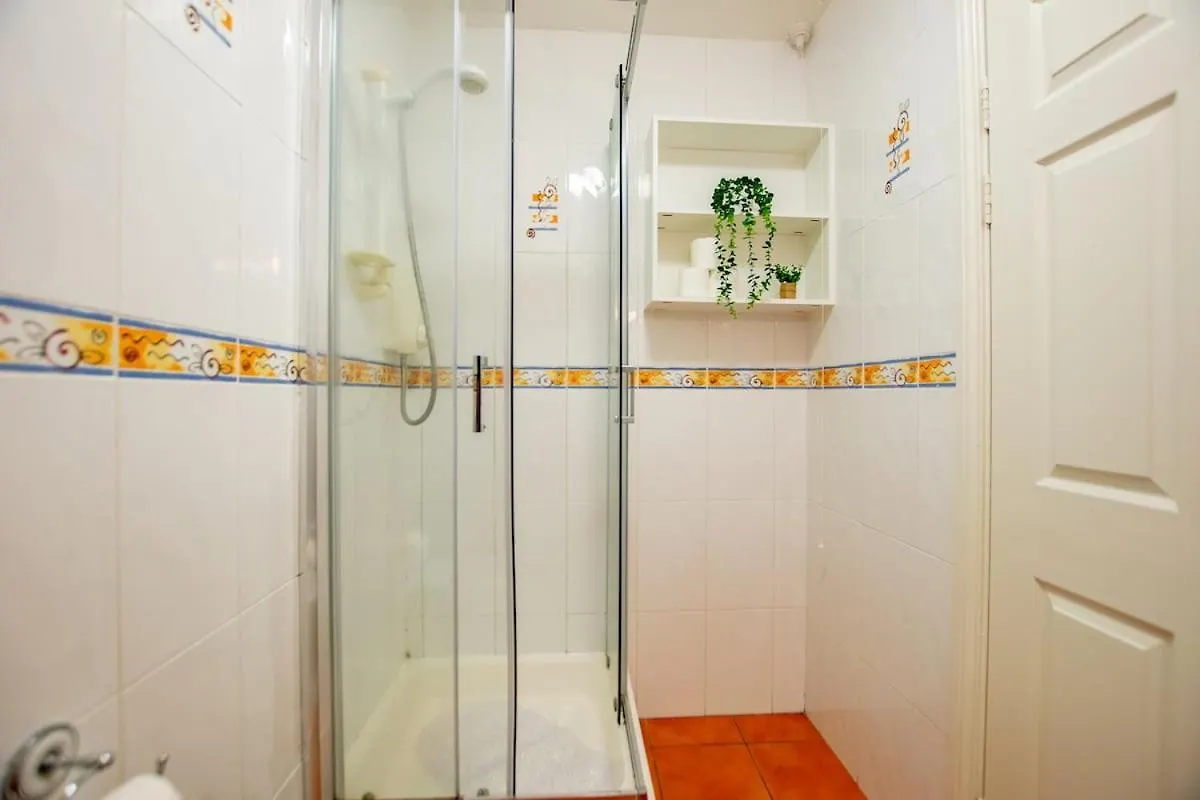 Superb 2 Bed Apartment, Sleeps 6 Galway