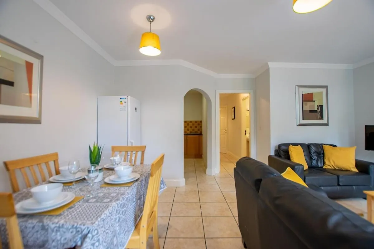 Superb 2 Bed Apartment, Sleeps 6 Galway Apartment