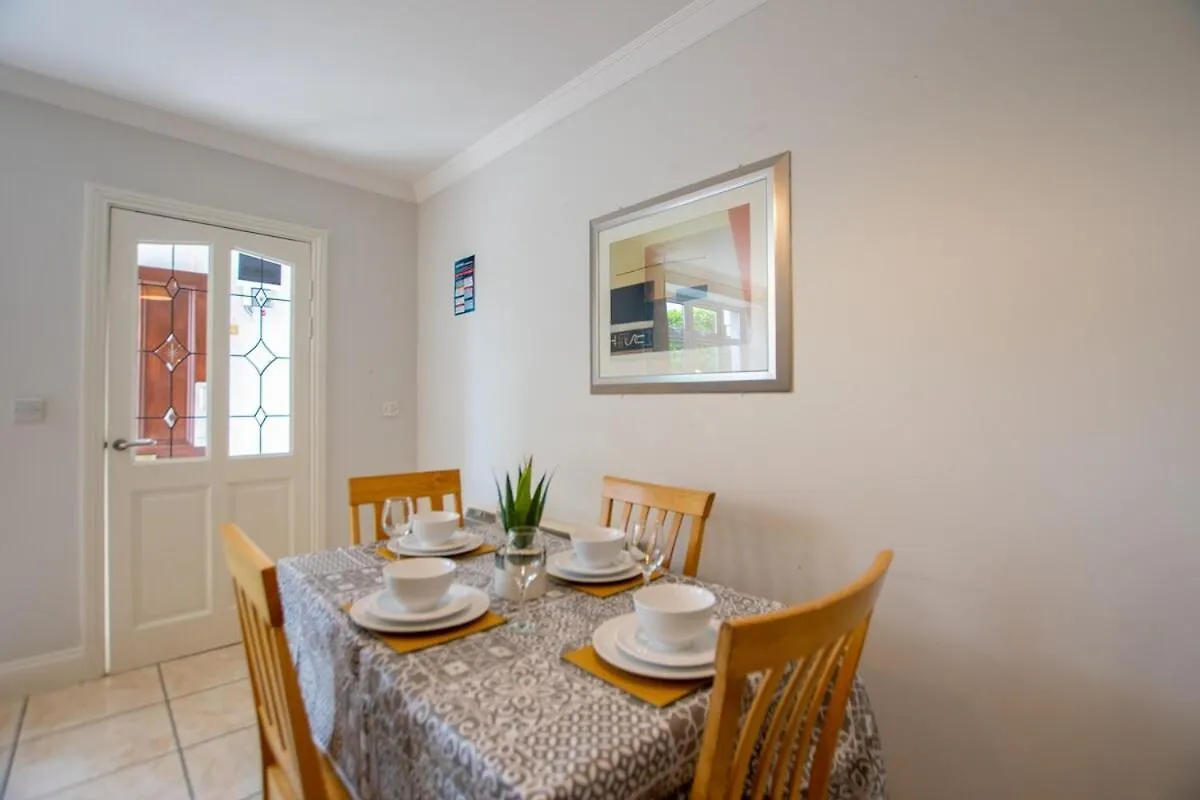 Superb 2 Bed Apartment, Sleeps 6 Galway 0*,