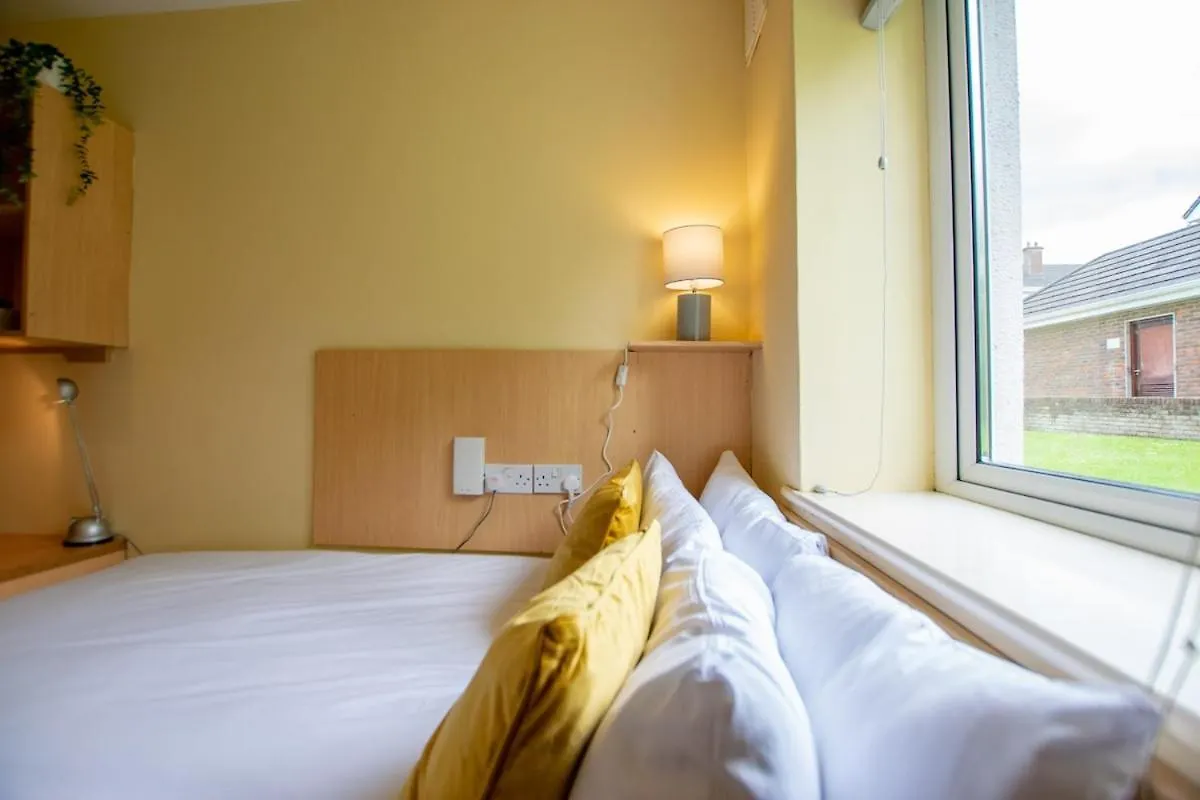 Superb 2 Bed Apartment, Sleeps 6 Galway Apartment