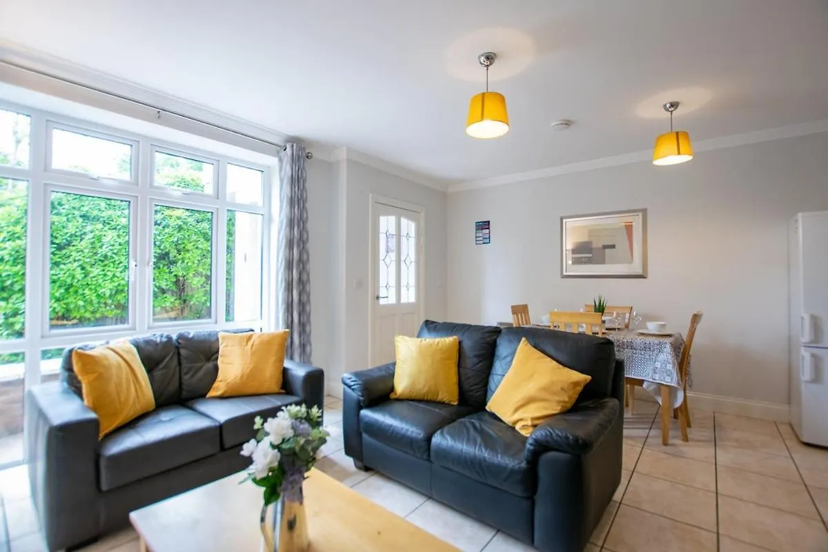 Superb 2 Bed Apartment, Sleeps 6 Galway