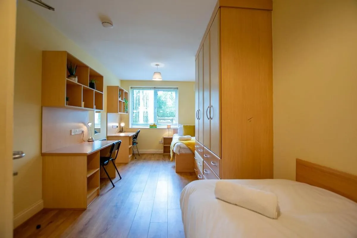 Apartment Superb 2 Bed Apartment, Sleeps 6 Galway