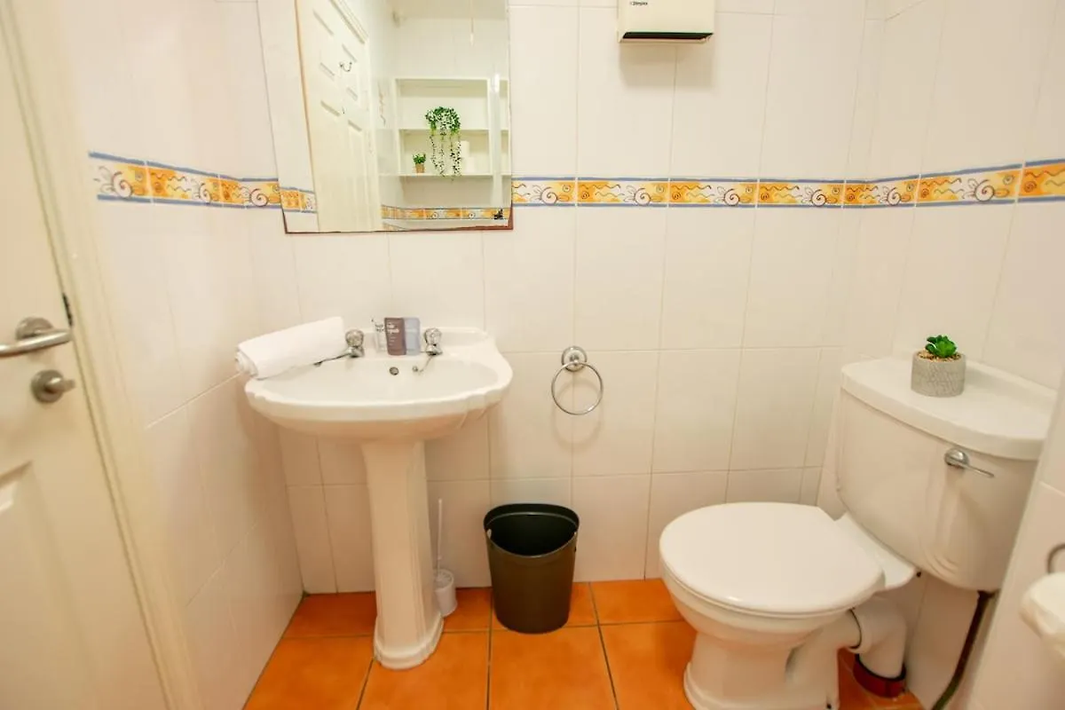 Superb 2 Bed Apartment, Sleeps 6 Galway 0*,