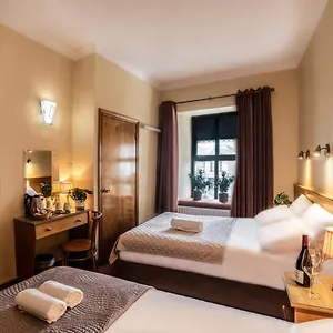 2* Hotel Holiday Hotel
