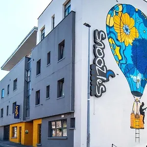 Snoozles Centre Hostel