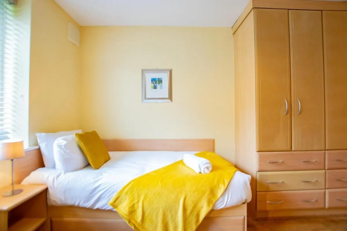Apartment Superb 2 Bed Apartment, Sleeps 6 Galway