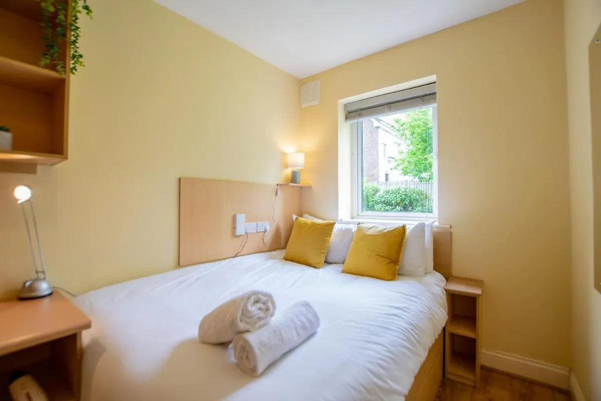 Superb 2 Bed Apartment, Sleeps 6 Galway