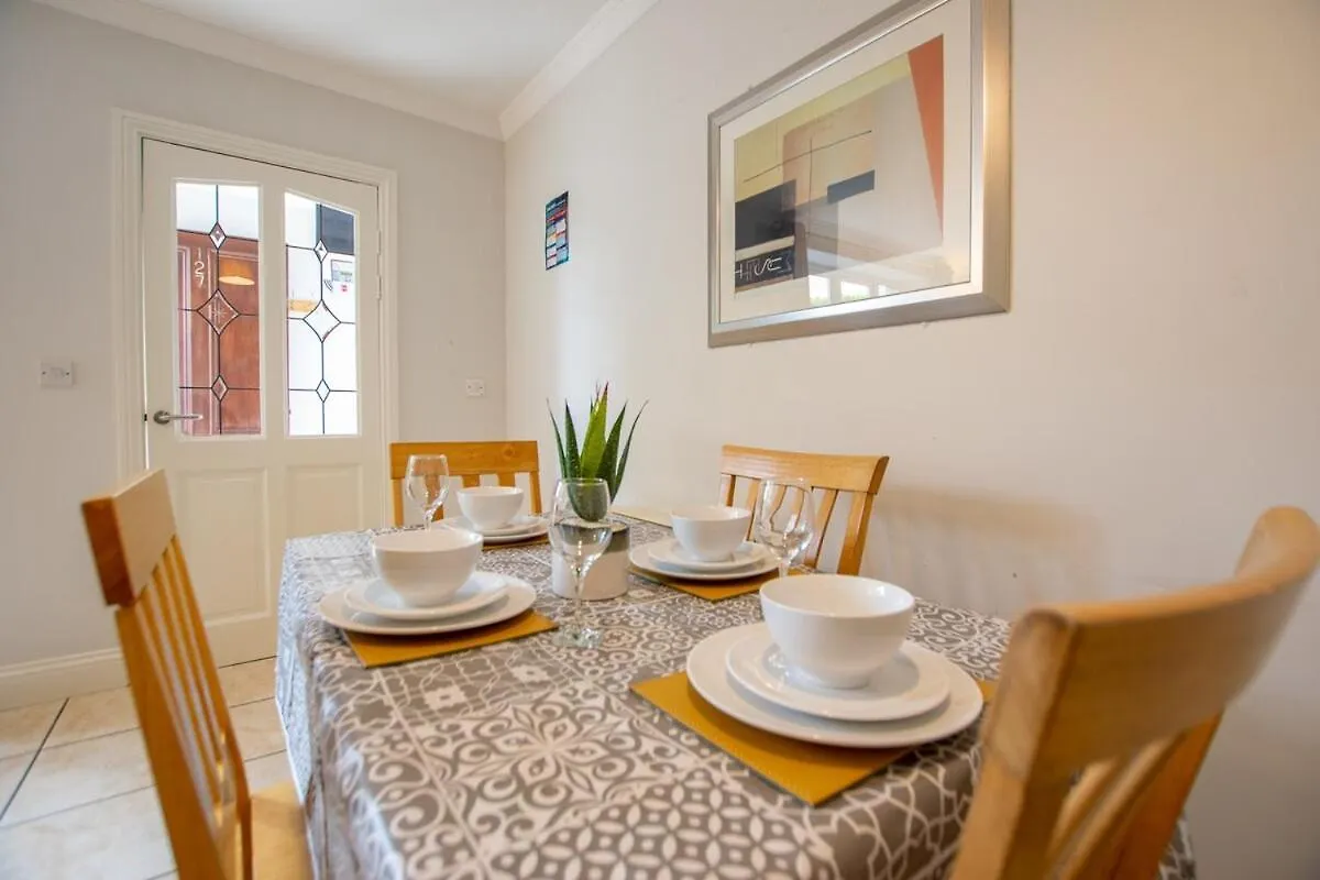 Superb 2 Bed Apartment, Sleeps 6 Galway